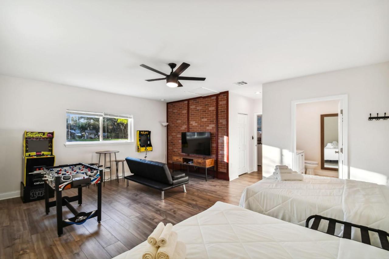 Plush Sheets, Games!, Huge Backyard, Massage Chair Tampa Eksteriør billede