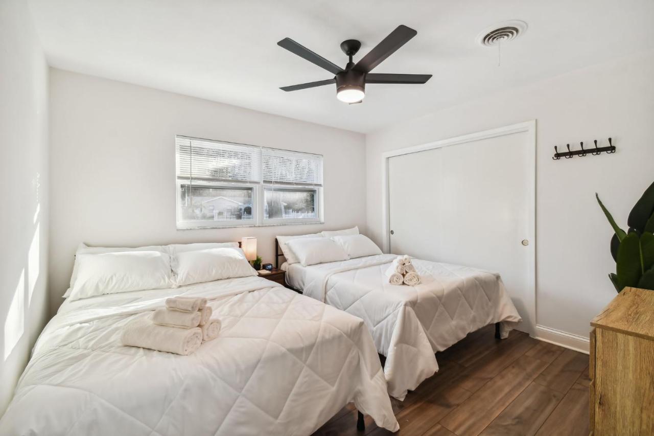 Plush Sheets, Games!, Huge Backyard, Massage Chair Tampa Eksteriør billede