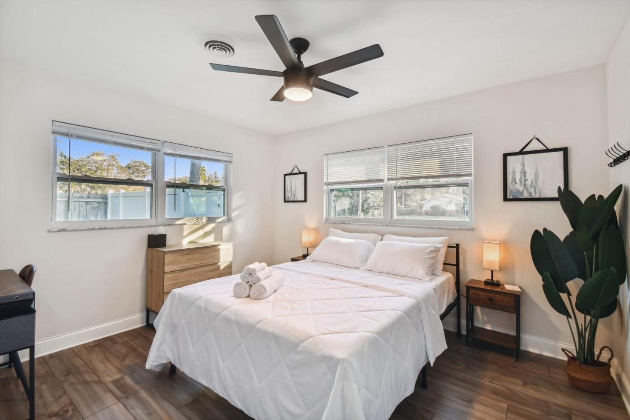 Plush Sheets, Games!, Huge Backyard, Massage Chair Tampa Eksteriør billede