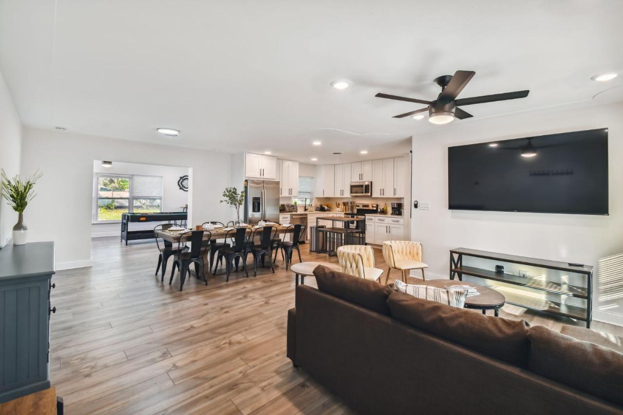Plush Sheets, Games!, Huge Backyard, Massage Chair Tampa Eksteriør billede